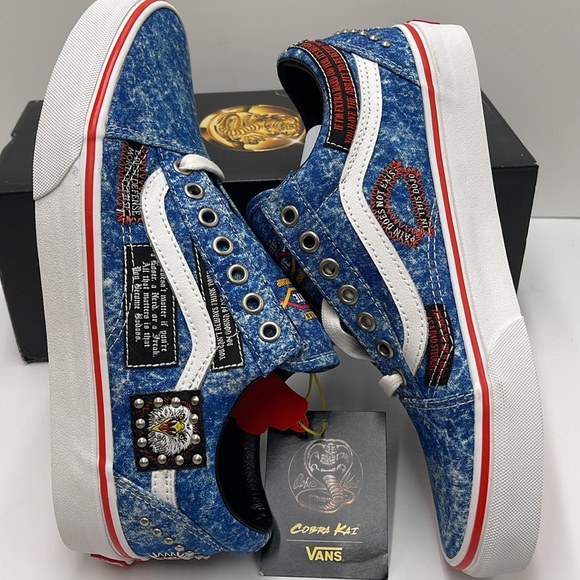 Vans WMNS Old Skool
Cobra Kai Multi/True White 
VNOA3WKT6GL Sneakers - Picture 12 of 16